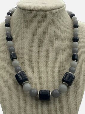 VTG Crown Trifari Lucite Blue/Gray Graduated Beaded Necklace NWOTS